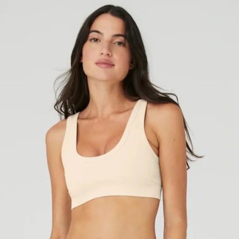 Alo Yoga Seamless Chosen Bra and Airlift Legging Set in Macadamia - Size Small